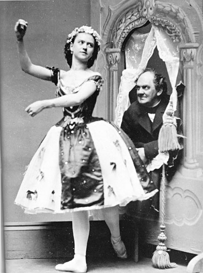 Barnum leering at dancer Ernestine de Faiber